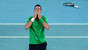 辽宁男篮，昨晚比赛用了一名新人，表现不错，但很快又被换了下去